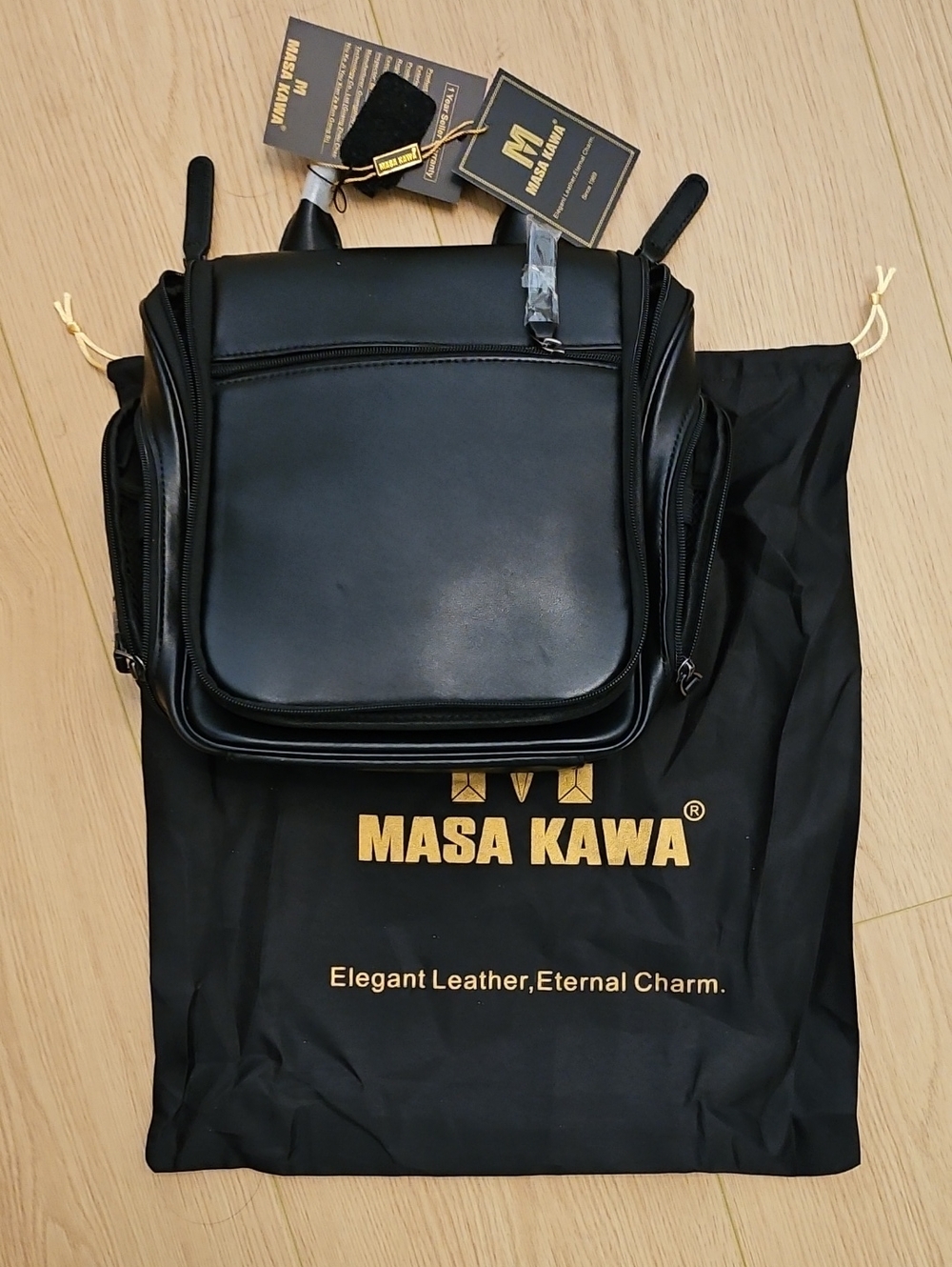 MASA KAWA KIT. BRAND NEW... LEATHER HANGING TOILETRY BAG.